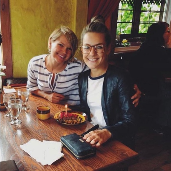 🕊Cropped Basic Tee🕊 - Picture 3 of 5